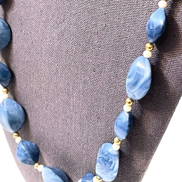 ❤️ Vintage Avon Blue Marbled Acrylic Chunky Necklace - Picture 3 of 6